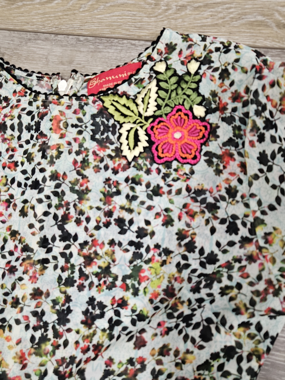 Anthropolpgie Bhanuni Libra Embroidered Floral Bell-Sleeve Mini Dress Size 6 - Picture 4 of 9
